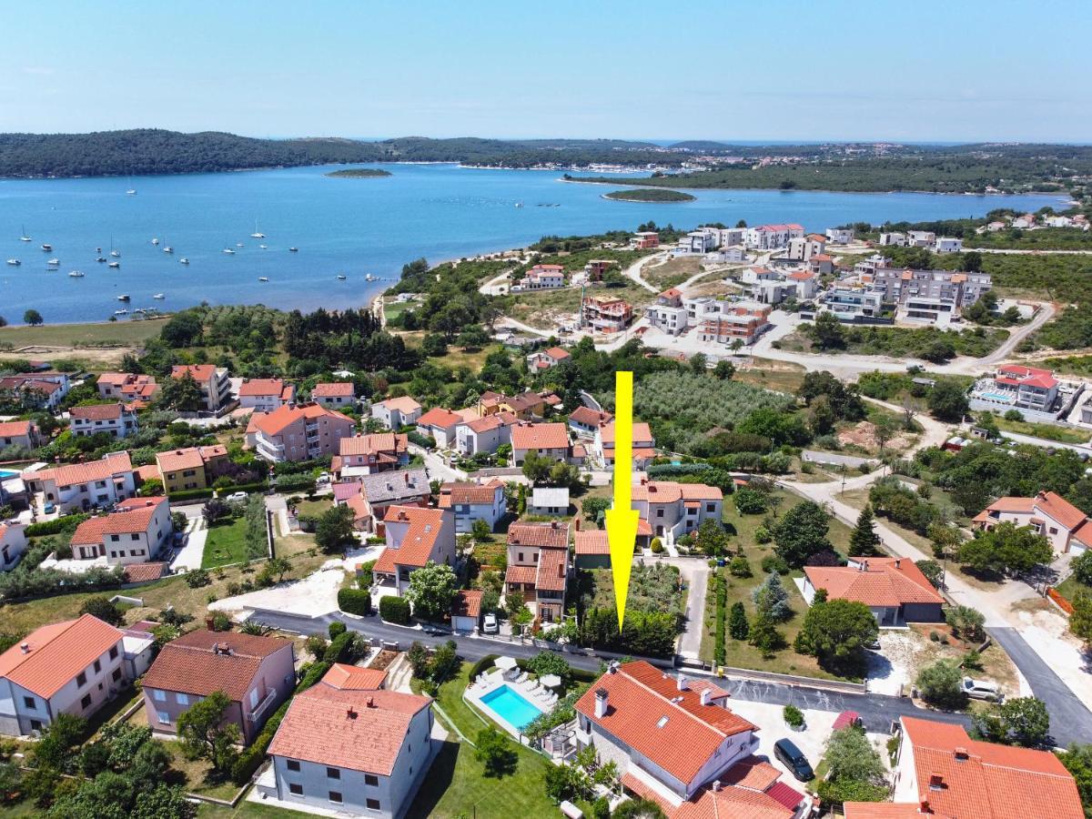 Apartments Biskupije 810 Медулин Екстер'єр фото